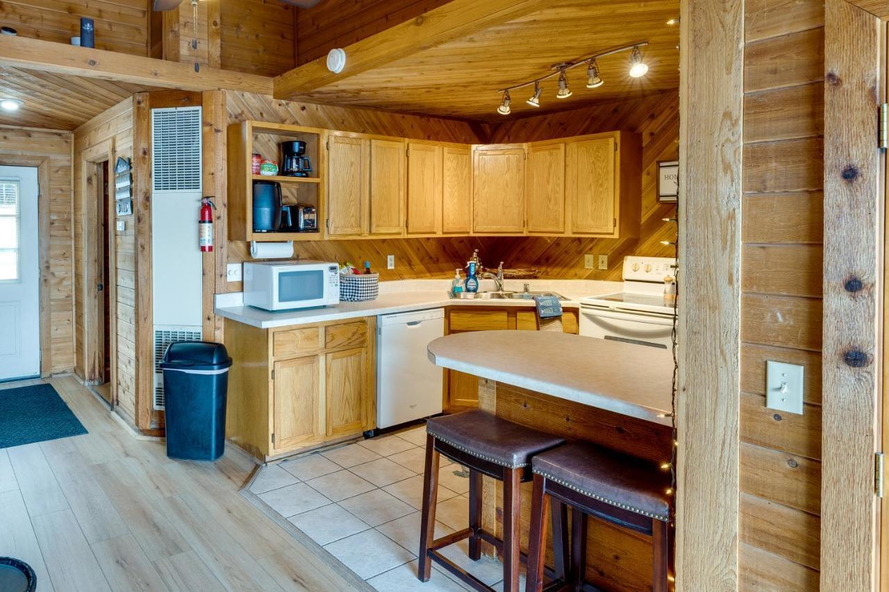 Okauchee Lake Vacation Rental With Boat Dock! Oconomowoc Exterior foto