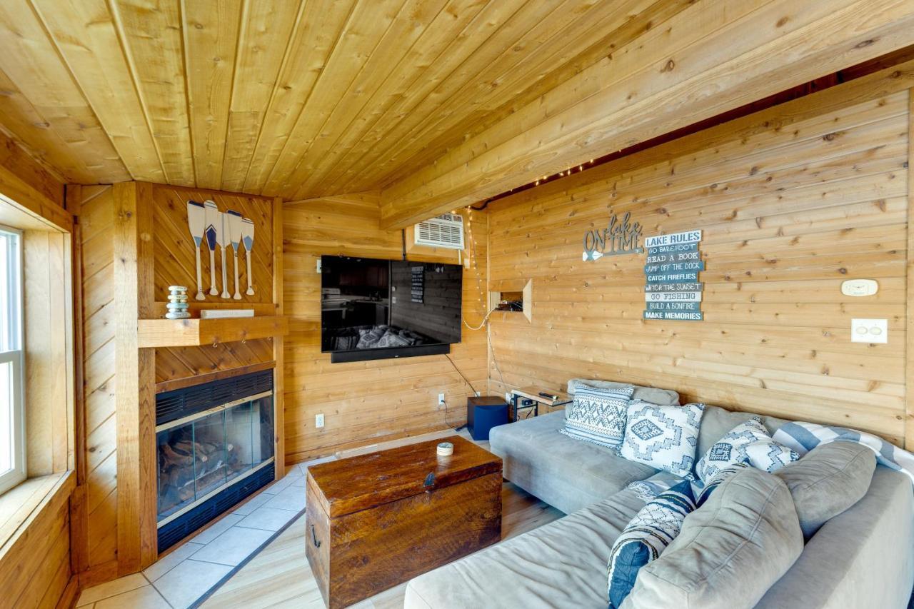 Okauchee Lake Vacation Rental With Boat Dock! Oconomowoc Exterior foto
