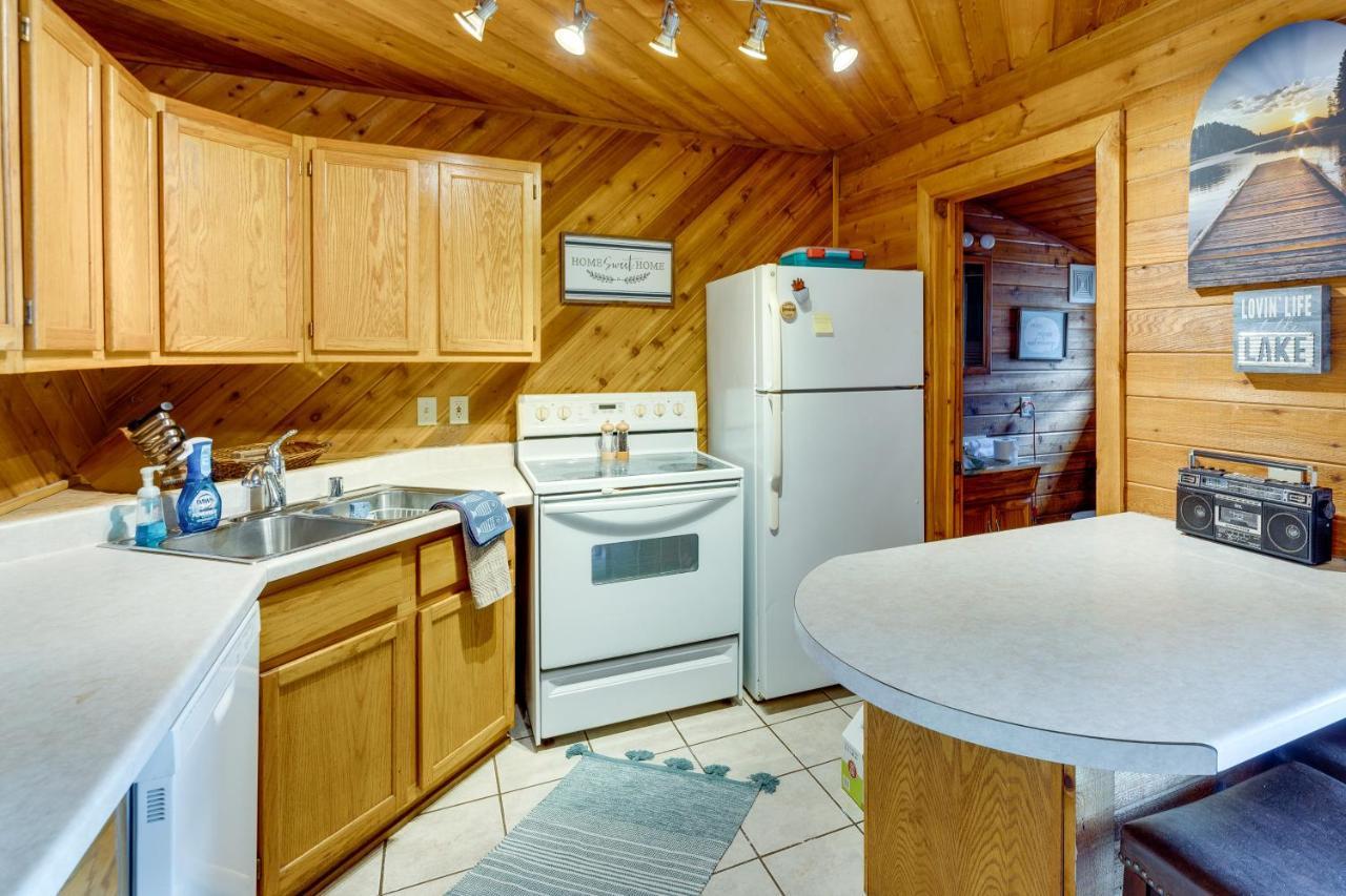 Okauchee Lake Vacation Rental With Boat Dock! Oconomowoc Exterior foto