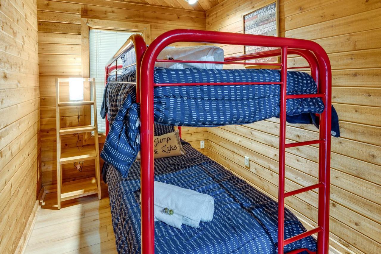 Okauchee Lake Vacation Rental With Boat Dock! Oconomowoc Exterior foto