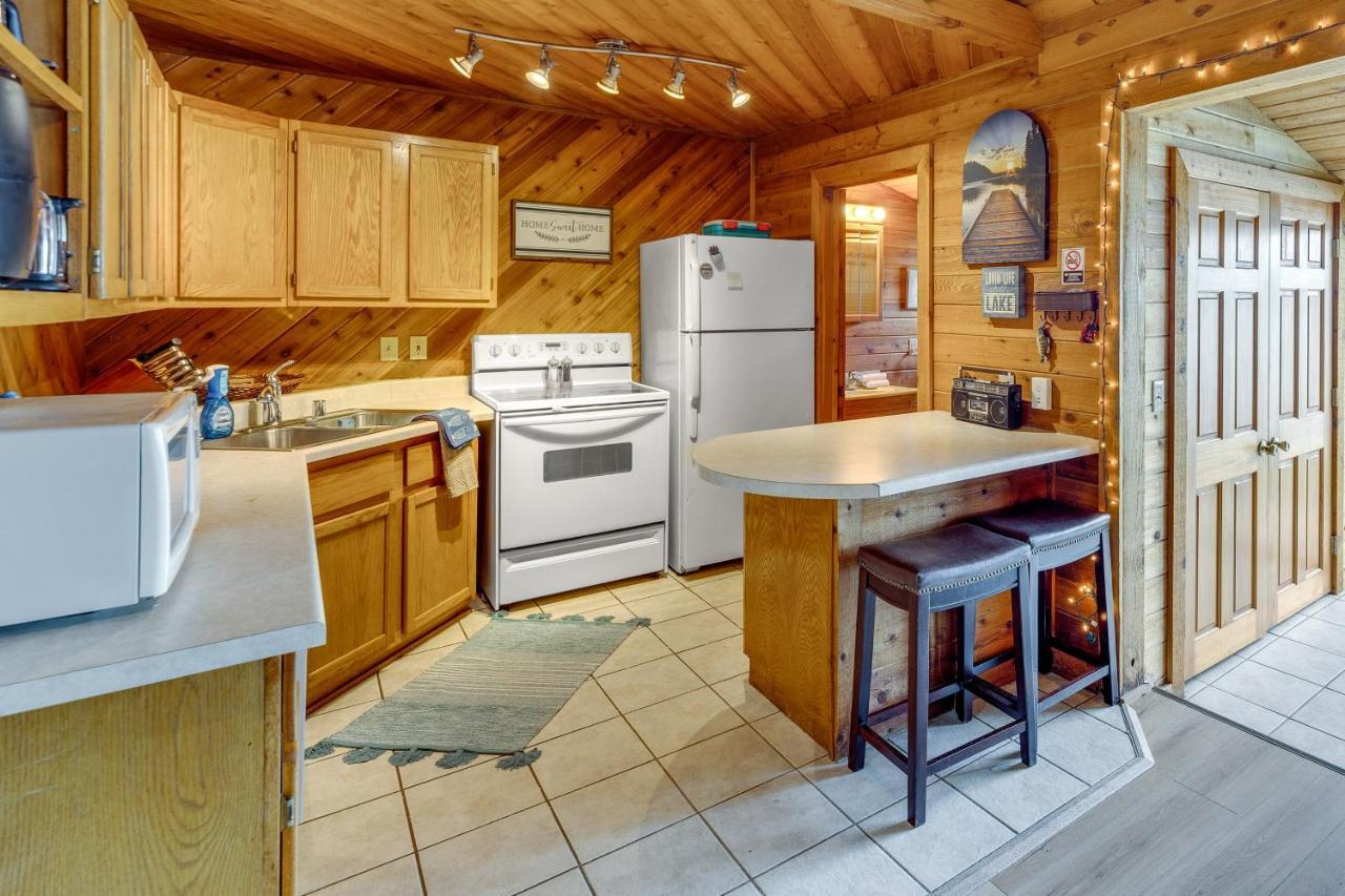 Okauchee Lake Vacation Rental With Boat Dock! Oconomowoc Exterior foto